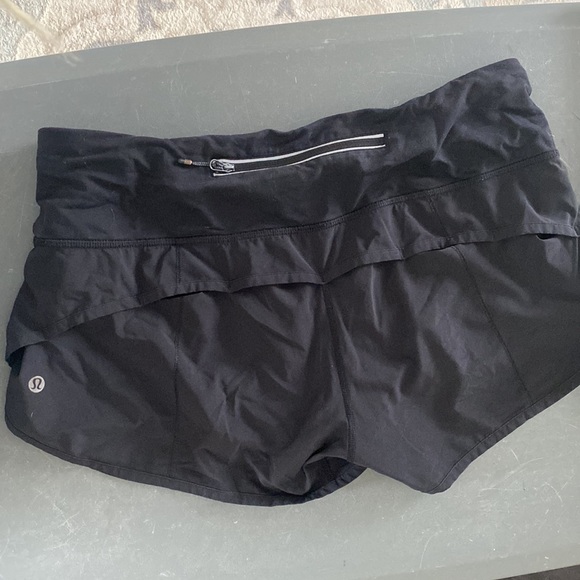 Lululemon speed up shorts low rise 2.5” size 8 - Picture 2 of 4